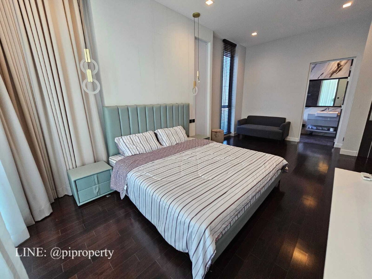 รูป เฟอร์นิเจอร์ครบ บ้านเดี่ยวหรูทันสมัยให้เช่าในเดอะเจนทรีพัฒนาการ 4 ห้องนอน + 5 ห้องน้ํา + ที่จอดรถ 3 คัน ชุมชนที่อยู่อาศัยวิลล่าพัฒนาการชั้นนํา - รูปที่ 39/67