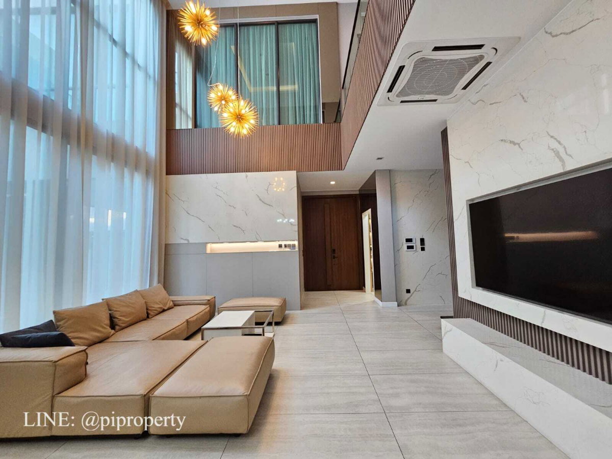 เฟอร์นิเจอร์ครบ บ้านเดี่ยวหรูทันสมัยให้เช่าในเดอะเจนทรีพัฒนาการ 4 ห้องนอน + 5 ห้องน้ํา + ที่จอดรถ 3 คัน ชุมชนที่อยู่อาศัยวิลล่าพัฒนาการชั้นนํา