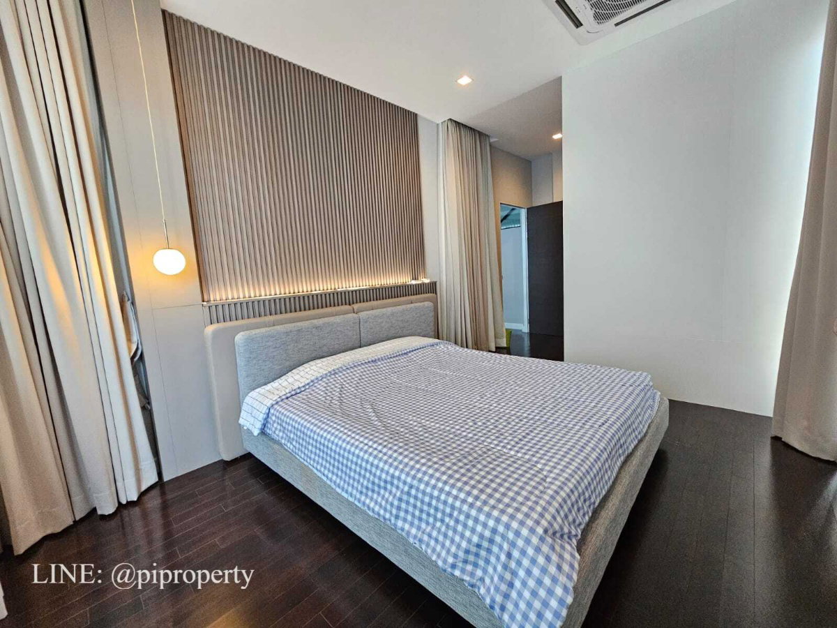 รูป เฟอร์นิเจอร์ครบ บ้านเดี่ยวหรูทันสมัยให้เช่าในเดอะเจนทรีพัฒนาการ 4 ห้องนอน + 5 ห้องน้ํา + ที่จอดรถ 3 คัน ชุมชนที่อยู่อาศัยวิลล่าพัฒนาการชั้นนํา - รูปที่ 15/67