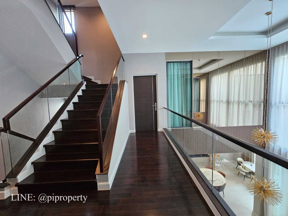 รูป เฟอร์นิเจอร์ครบ บ้านเดี่ยวหรูทันสมัยให้เช่าในเดอะเจนทรีพัฒนาการ 4 ห้องนอน + 5 ห้องน้ํา + ที่จอดรถ 3 คัน ชุมชนที่อยู่อาศัยวิลล่าพัฒนาการชั้นนํา - รูปที่ 18/67