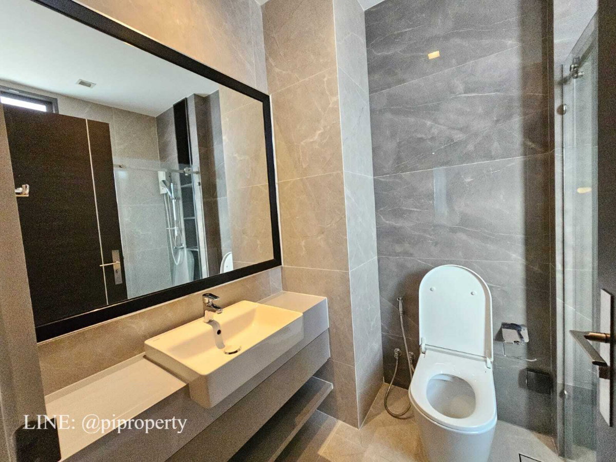 รูป เฟอร์นิเจอร์ครบ บ้านเดี่ยวหรูทันสมัยให้เช่าในเดอะเจนทรีพัฒนาการ 4 ห้องนอน + 5 ห้องน้ํา + ที่จอดรถ 3 คัน ชุมชนที่อยู่อาศัยวิลล่าพัฒนาการชั้นนํา - รูปที่ 17/67