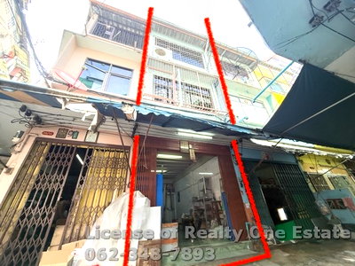 Shophouses for sale Nimibutr Stadium : Urgent Sale! 3-Story Shophouse in the Heart of Yaowarat, Near Wat Mangkon MRT Station. Great Price!
