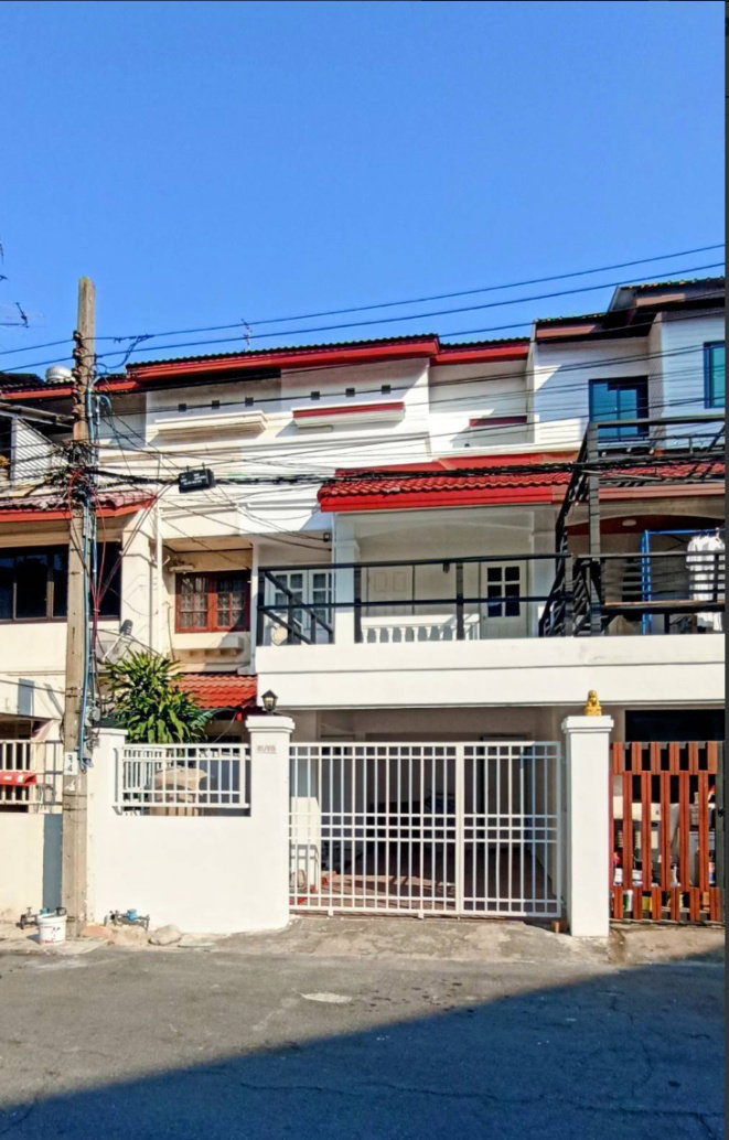Townhouses for rent : 4beds 2bath 160sqm. Soi Ladprao128/1 Line id: @pfagent