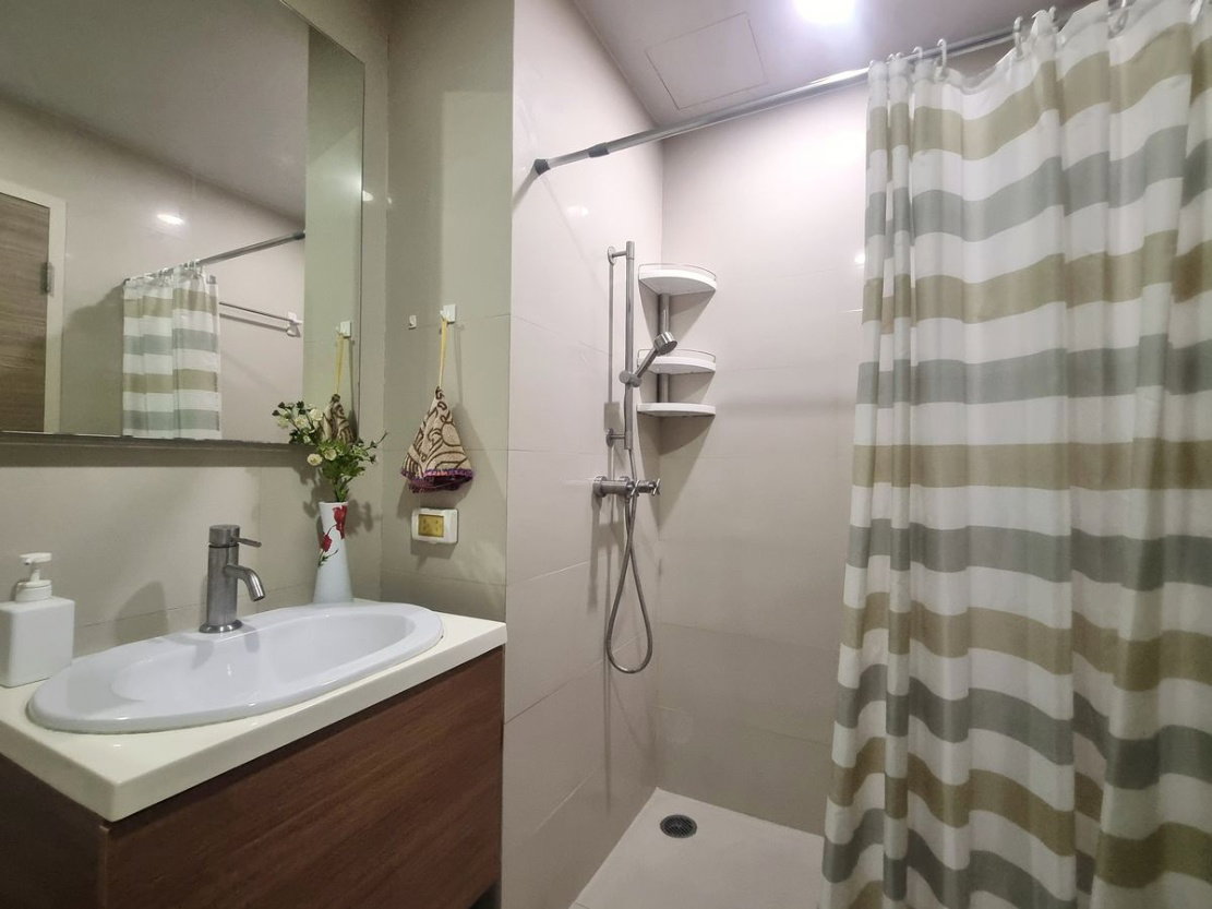 picture Code: KJ9263  for rent Hive Taksin // Line ID: @kjcondo (with @) // - 17/23
