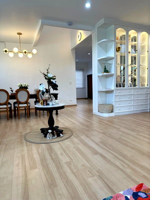 Houses for rent วิทยาลัยสิ่งแวดล้อม : Luxury 2-Storey Detached House for Rent 📍 Ngamwongwan Soi 27  Land size: 58 sq.wah (≈232 sqm)  Usable area: 275 sqm 🚗 Easy access to expressway
