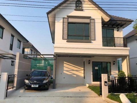 🏡✨ ให้เช่าบ้านพร้อมอยู่ – Modi Villa บางนา กม.26 📍 ทำเลบางนา–บางเสาธง ใกล้ ABAC และ Mega Bangna