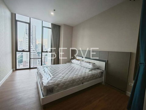 Good Location Next to BTS Wongwian Yai 350 m.-The Room BTS Wongwian Yai