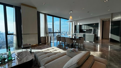 ♦ Prime Location ♦ 40+ floor | 3 bedrooms 4 bathrooms, size 296.26 sq.m. | Near BTS Phrom Phong 110 m., EmQuartier 260 m., Emporium 260 m.