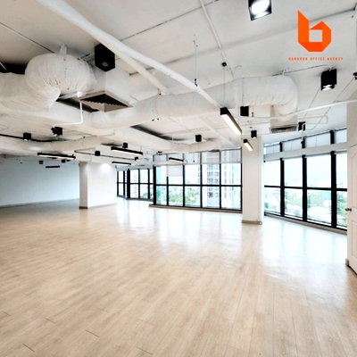 Office for rent : Office for rent Ekkamai near BTS Ekkamai Station. Size 220 SQM.