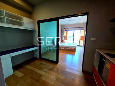 Condos for rent : Studio with Bathtub Large Room  Fully furnished  Good Location Close to BTS Phaya Thai 200 m. @  Noble Revent