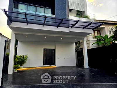 Houses for sale Tesco Lotus Extra Rama 4 : 4-BR Villa For Sale In Ekkamai, Phra Khanong Nuea (BTS Ekkamai) (ID 2365088)