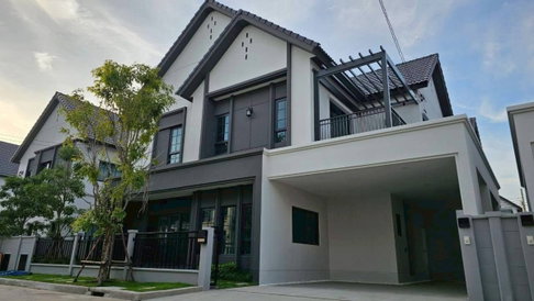P0323 Luxury Modern Home for Rent — Centro Bangna Phase 2 Brand new house, never occupied. Fully built-in and furnished, move-in ready.