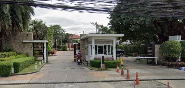 บางกอก บูเลอวาร์ด สาทร - ปิ่นเกล้า