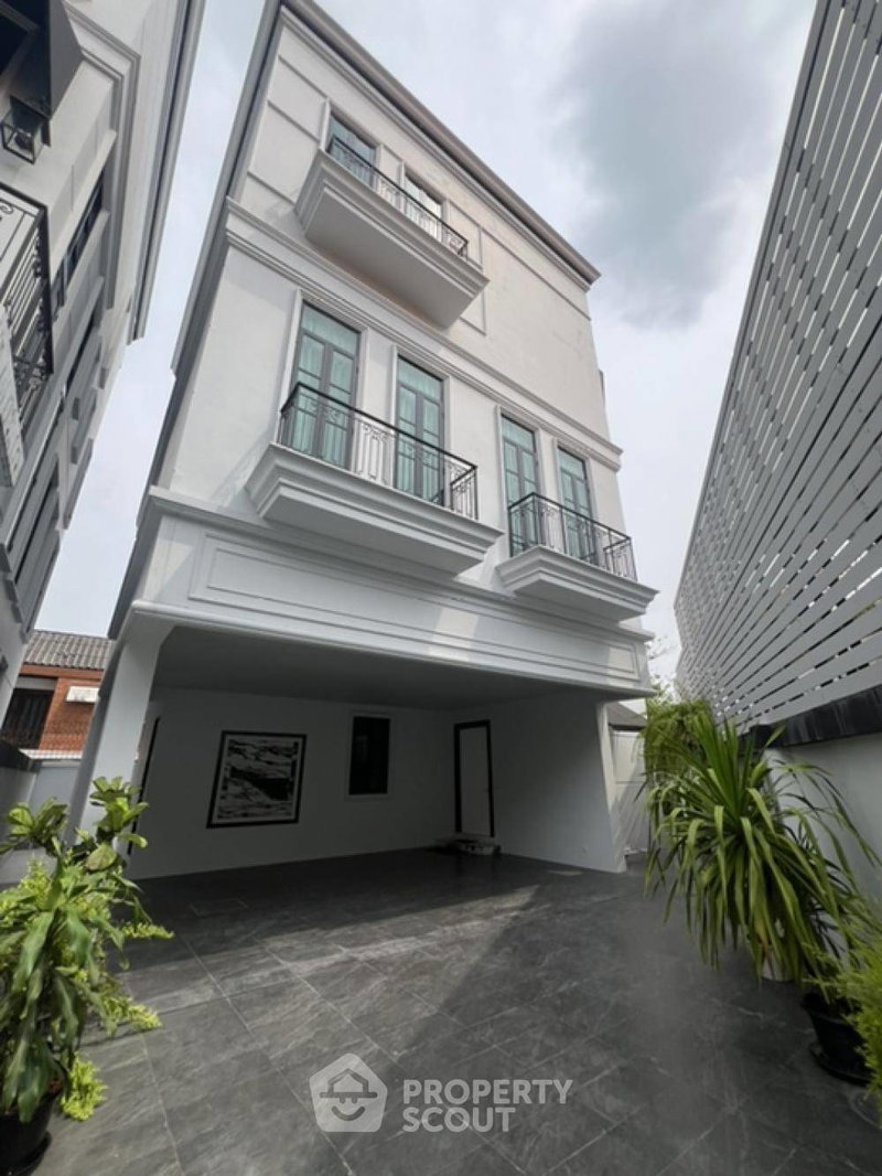 Houses for rent : 5-BR House For Rent In Maison Blanche Sukhumvit 67, 400m To BTS Phra Khanong (ID 1497463)