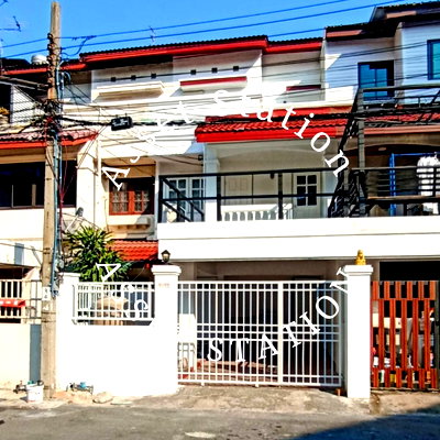 Townhouses for sale MRT Lat Phrao 101  : Urgent sale, Hometown office, Lat Phrao area, Soi 128/1, near The Mall Bangkapi