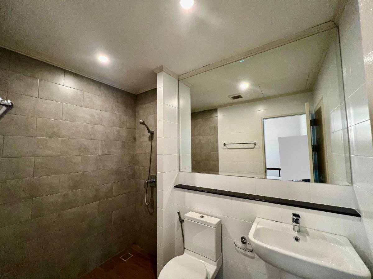 รูป ขายทาวน์โฮม 3 ชั้น ศุภาลัย เอสเซ้นส์ ลาดพร้าว | ทาวน์โฮมหลังใหญ่ Built-in สวย พื้นที่สวนข้างบ้านร่มรื่น ให้ความเป็นส่วนตัวเหมือนบ้านเดี่ยว - รูปที่ 23/31