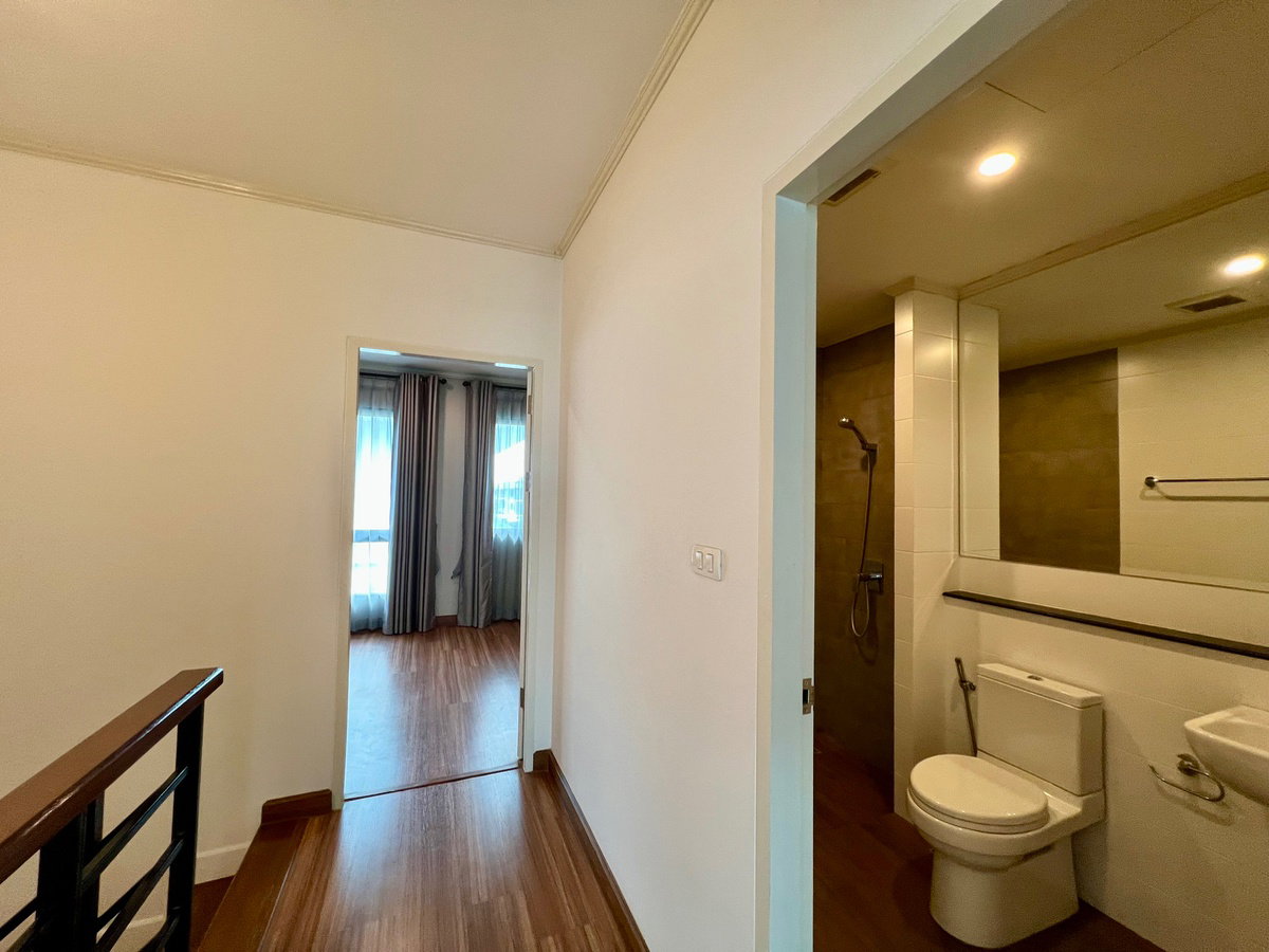 รูป ขายทาวน์โฮม 3 ชั้น ศุภาลัย เอสเซ้นส์ ลาดพร้าว | ทาวน์โฮมหลังใหญ่ Built-in สวย พื้นที่สวนข้างบ้านร่มรื่น ให้ความเป็นส่วนตัวเหมือนบ้านเดี่ยว - รูปที่ 25/31