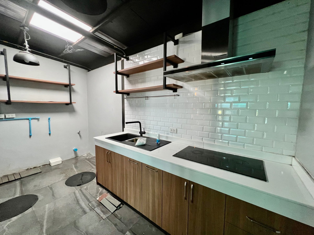 รูป ขายทาวน์โฮม 3 ชั้น ศุภาลัย เอสเซ้นส์ ลาดพร้าว | ทาวน์โฮมหลังใหญ่ Built-in สวย พื้นที่สวนข้างบ้านร่มรื่น ให้ความเป็นส่วนตัวเหมือนบ้านเดี่ยว - รูปที่ 30/31