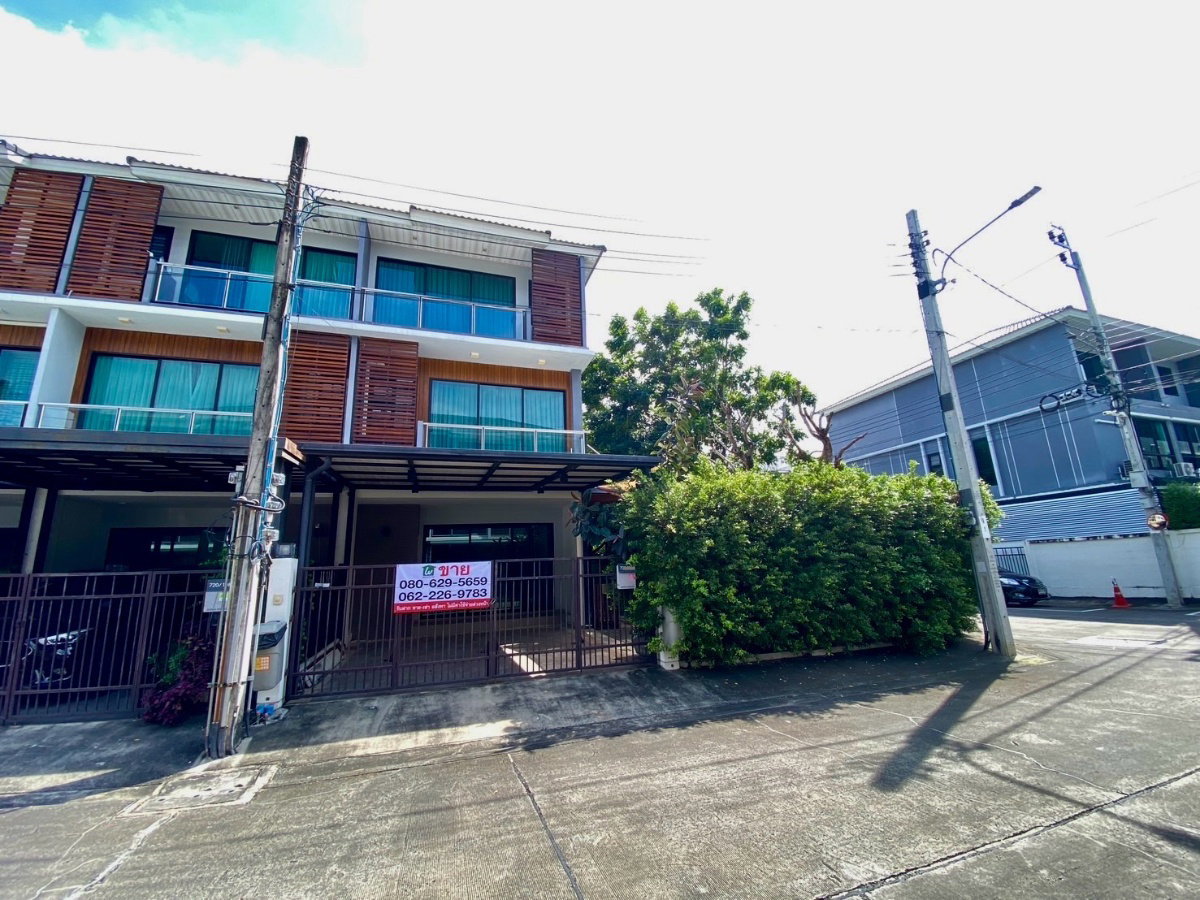 รูป ขายทาวน์โฮม 3 ชั้น ศุภาลัย เอสเซ้นส์ ลาดพร้าว | ทาวน์โฮมหลังใหญ่ Built-in สวย พื้นที่สวนข้างบ้านร่มรื่น ให้ความเป็นส่วนตัวเหมือนบ้านเดี่ยว - รูปที่ 1/31