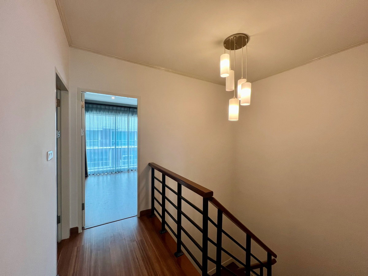 รูป ขายทาวน์โฮม 3 ชั้น ศุภาลัย เอสเซ้นส์ ลาดพร้าว | ทาวน์โฮมหลังใหญ่ Built-in สวย พื้นที่สวนข้างบ้านร่มรื่น ให้ความเป็นส่วนตัวเหมือนบ้านเดี่ยว - รูปที่ 26/31