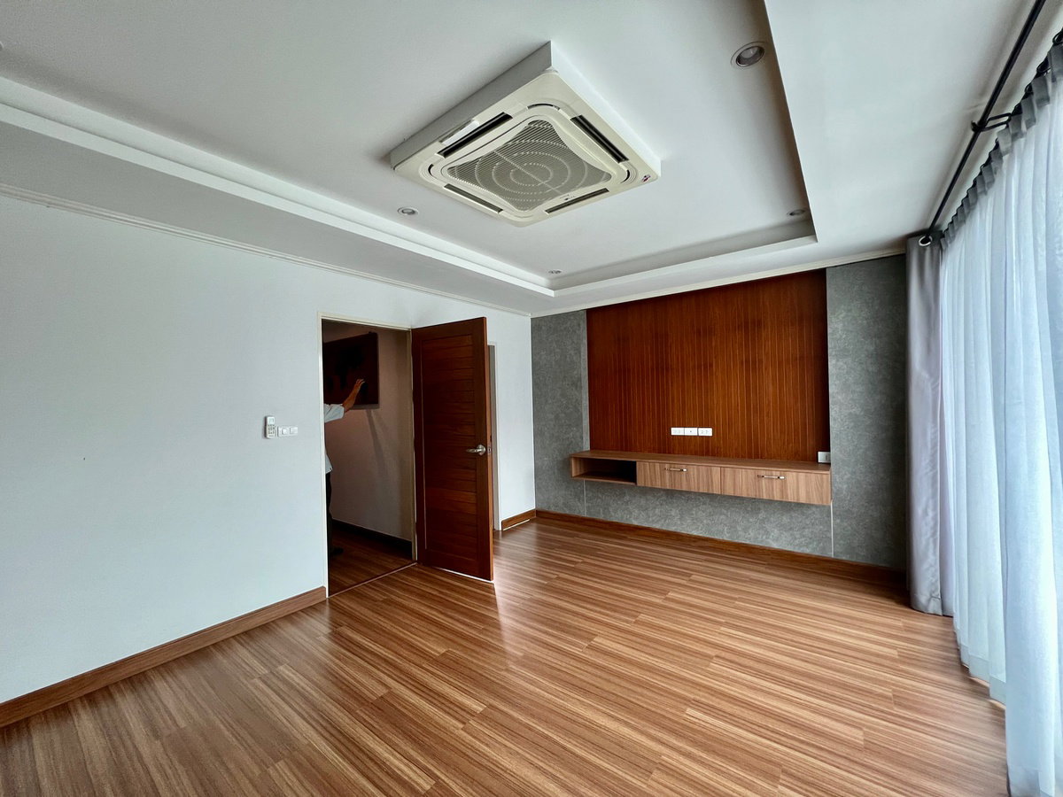 รูป ขายทาวน์โฮม 3 ชั้น ศุภาลัย เอสเซ้นส์ ลาดพร้าว | ทาวน์โฮมหลังใหญ่ Built-in สวย พื้นที่สวนข้างบ้านร่มรื่น ให้ความเป็นส่วนตัวเหมือนบ้านเดี่ยว - รูปที่ 19/31