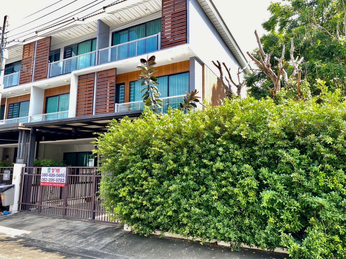 รูป ขายทาวน์โฮม 3 ชั้น ศุภาลัย เอสเซ้นส์ ลาดพร้าว | ทาวน์โฮมหลังใหญ่ Built-in สวย พื้นที่สวนข้างบ้านร่มรื่น ให้ความเป็นส่วนตัวเหมือนบ้านเดี่ยว - รูปที่ 3/31