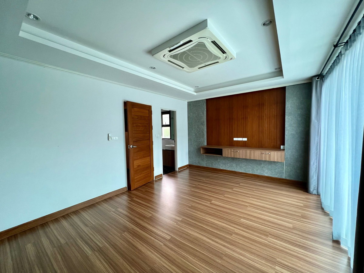 รูป ขายทาวน์โฮม 3 ชั้น ศุภาลัย เอสเซ้นส์ ลาดพร้าว | ทาวน์โฮมหลังใหญ่ Built-in สวย พื้นที่สวนข้างบ้านร่มรื่น ให้ความเป็นส่วนตัวเหมือนบ้านเดี่ยว - รูปที่ 13/31