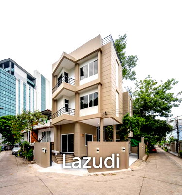 บ้านเดี่ยว วิทยาลัยป้องกันราชอาณาจักร (วปอ.) : 5 Bed  Detached House At The Amber at Chatuchak