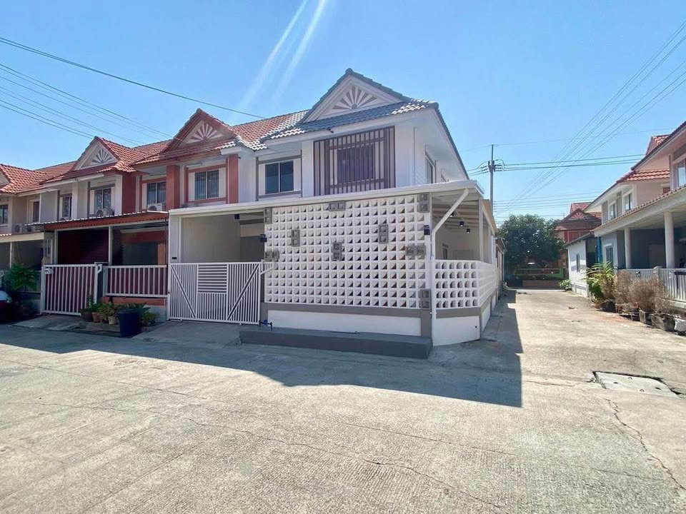 รูป 🏡✨ บ้านพร้อมอยู่ ทำเลทองคลองสาม ราคาดีสุดในย่านนี้‼️ เพียง 1.99 ล้าน ฟรีเฟอร์ฯ ฟรีโอน 🎁 - รูปที่ 2/16