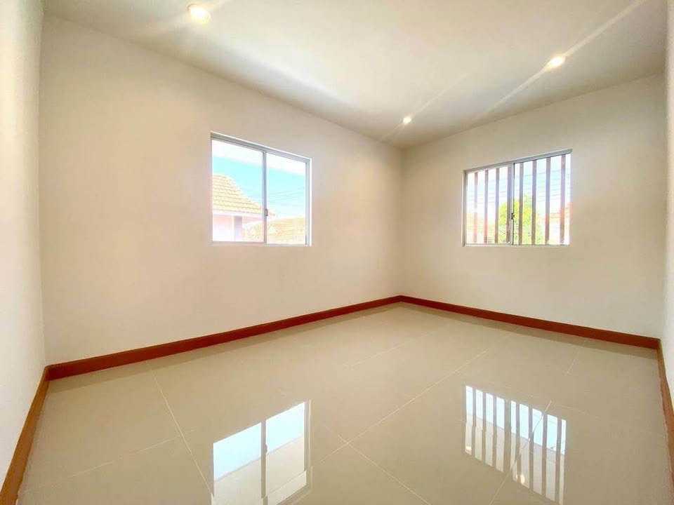 รูป 🏡✨ บ้านพร้อมอยู่ ทำเลทองคลองสาม ราคาดีสุดในย่านนี้‼️ เพียง 1.99 ล้าน ฟรีเฟอร์ฯ ฟรีโอน 🎁 - รูปที่ 9/16