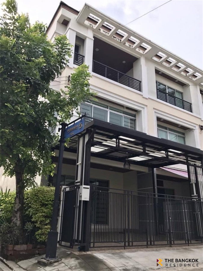 รูป 🏠 ทาวน์โฮม 3 ชั้น Baan Klang Muang Sathorn-Taksin 1 ใจกลางย่านสาทร–ตากสิน ใกล้ BTS วุฒากาศ - รูปที่ 1/11