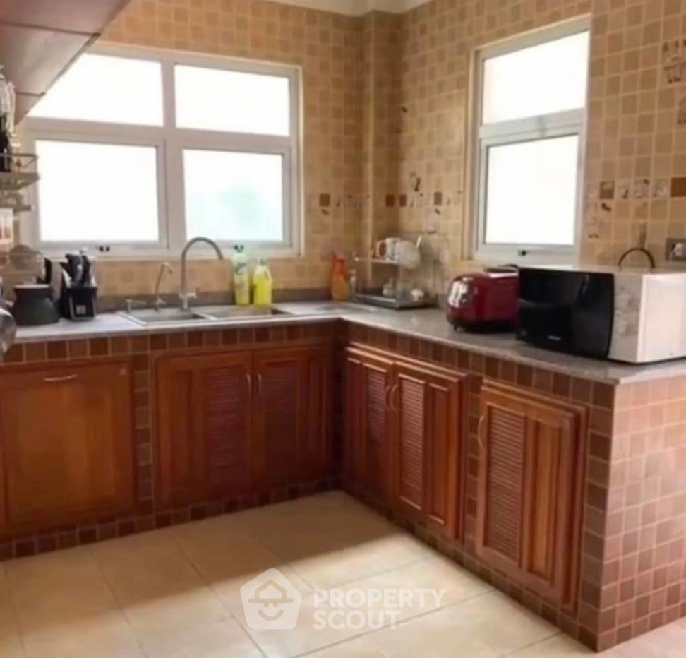 รูป บ้าน 4 ห้องนอน ขาย Parkway Chalet รามคำแหง-มินบุรี (ID 2379681) - รูปที่ 10/11