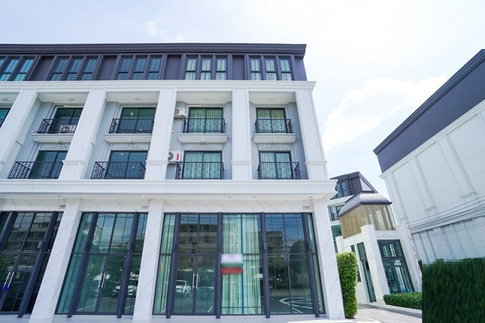MRT SiNut 1.32 km. 4.5-story commercial building for rent 18 sq.wa. 300 sq.m. Onnut68-78 1.2 km. fr