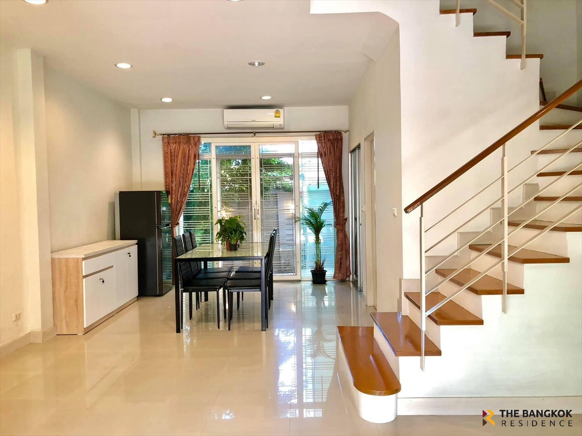 รูป 🏠 ทาวน์โฮม 3 ชั้น Baan Klang Muang Sathorn-Taksin 1 ใจกลางย่านสาทร–ตากสิน ใกล้ BTS วุฒากาศ - รูปที่ 2/11