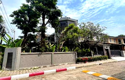 บ้านเดี่ยว ถนนกรุงเทพ-ชลบุรี มอเตอร์เวย์ : ขาย บ้านหรูทำเลดี 4 นอน 4 น้ำ หมู่บ้าน Golden Nakara อ่อนนุช 65- พระราม 9-มอเตอร์เวย์ 114 ตรว 2 ชั้น