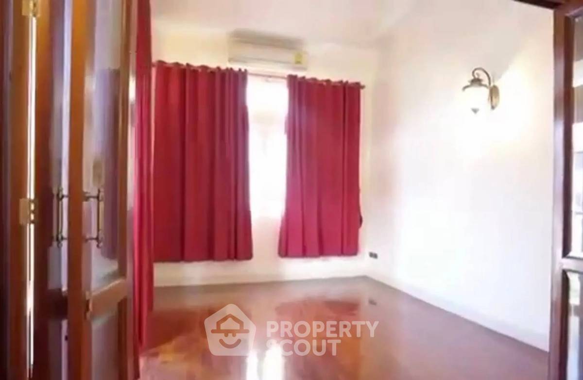 รูป บ้าน 4 ห้องนอน ขาย Parkway Chalet รามคำแหง-มินบุรี (ID 2379681) - รูปที่ 5/11