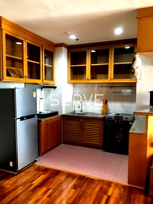 Condos for rent : 2 Beds Large Room City View Fully furnished Good Location Close to BTS Phaya Thai 200 m.   @ Pathumwan Resort