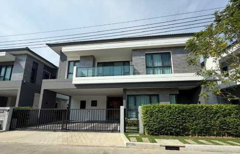 Single house for rent, The City Bangna, The City Bangna Village 70 sqw 313 sqm 4 bedrooms 5 bathrooms 2 floors parking for 3 cars.