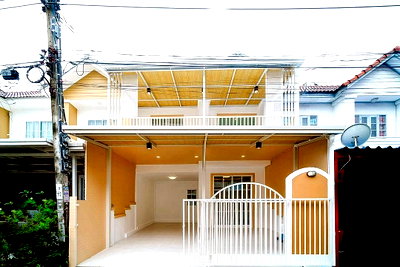 ขายทาวน์โฮม : บ้านสวย 3 ห้องนอน   #หมู่บ้านบัวทอง 4  ถนนบ้านกล้วย – ไทรน้อย  บางบัวทอง  ใกล้เซ็นทรัล เวสเกต
