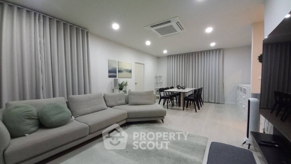 picture Pet-Friendly 4-BR House For Sale, Britania Amata Phanthong (ID 1704477) - 2/8