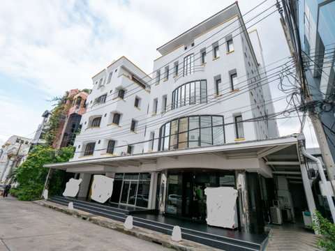 ให้เช่า อาคาร ตึก ออฟฟิต สำนักงาน ทำธุรกิจ 5 ชั้น มีลิฟต์ ขนาด 50 ตรว. พื้นที่ 450 ตรม. เกือบติดเซ็นทรัลรัตนาธิเบศร์ ซอยรัตนาธิเบศร์ 30 