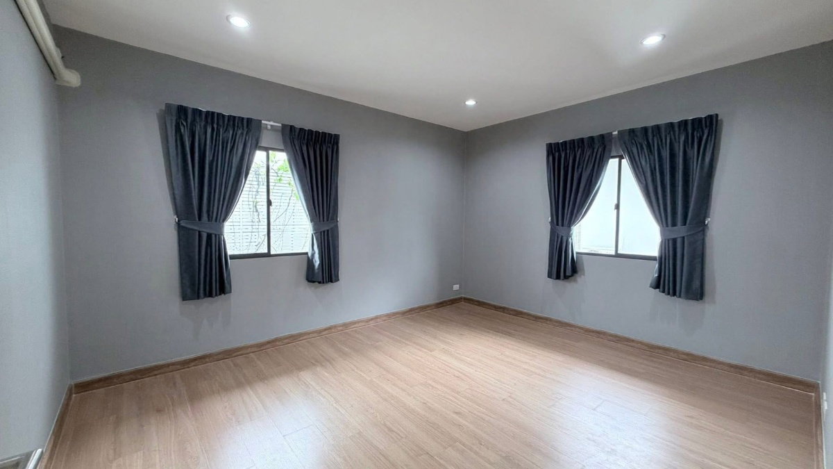 รูป P0349 เช่า บ้านเดี่ยวหรู โครงการภัสสร เพรสทีจ บางนา – สุวรรณภูมิ บ้านสไตล์โมเดิร์น พร้อมเฟอร์นิเจอร์ครบครัน เข้าอยู่ได้ทันที - รูปที่ 9/15