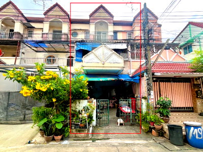 Townhouses for sale Bangkok : Cheaper Than Others! Save Budget for Renovation!!! 3-Storey Townhome, Thongphum Villa Project – Strong Structure, Best Value in the Area!