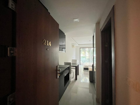 BB 14753 : คลับ รอยัล ซี แอนด์ ดี