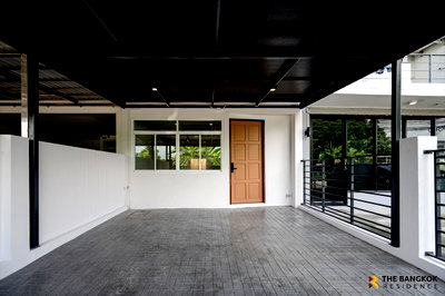 ทาวน์โฮม ลาดพร้าว 71 : 🏡 ทาวน์โฮม 3 ชั้น  รีโนเวทใหม่ทั้งหลัง  ใกล้ Central Eastville 🛍️