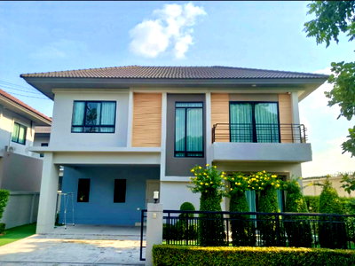 บ้านเดี่ยวให้เช่า : ให้เช่า บ้านเดี่ยว ไลฟ์ บางกอก บลูเลอวาร์ด รามอินทรา 65 | แปลงหน้าสวน ใกล้รถไฟฟ้าสายสีชมพู วัชรพล - คู้บอน | พร้อมอยู่