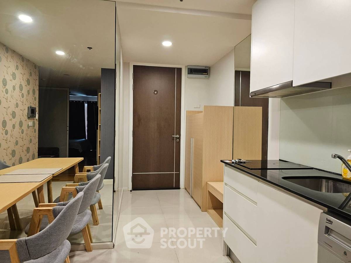 รูป คอนโด 1 ห้องนอน 54 ตร.ม. ที่ 15 สุขุมวิท เรสซิเดนซ์ ใกล้ BTS นานา 300 ม. (ID 2396394) - รูปที่ 2/7