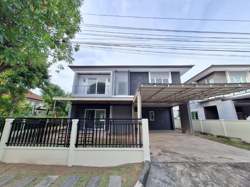 Houses for sale : The Centro Watcharapol, Sukhaphiban 5 for sale