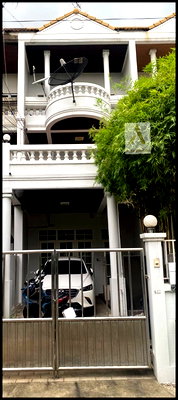 เช่าทาวน์โฮม วิทยาลัยสิ่งแวดล้อม : บ้านเช่ารัชดา บ้านเช่าจันทรเกษม AT631 ให้เช่าโฮมออฟฟิศ ทาวน์โฮม 3 ชั้น ย่านรัชดาภิเษก มี 4 ห้องนอน เฟอร์นิเจอร์ครบ ใกล้รถไฟฟ้าBTSรัชโยธิน