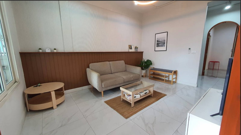Home office for rent : TownHome Ratchada18. 3bed 2bath 150sqm. Line id: @pfagent